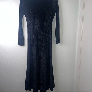 🍂Vintage black crushed velvet long dress with long sleeves